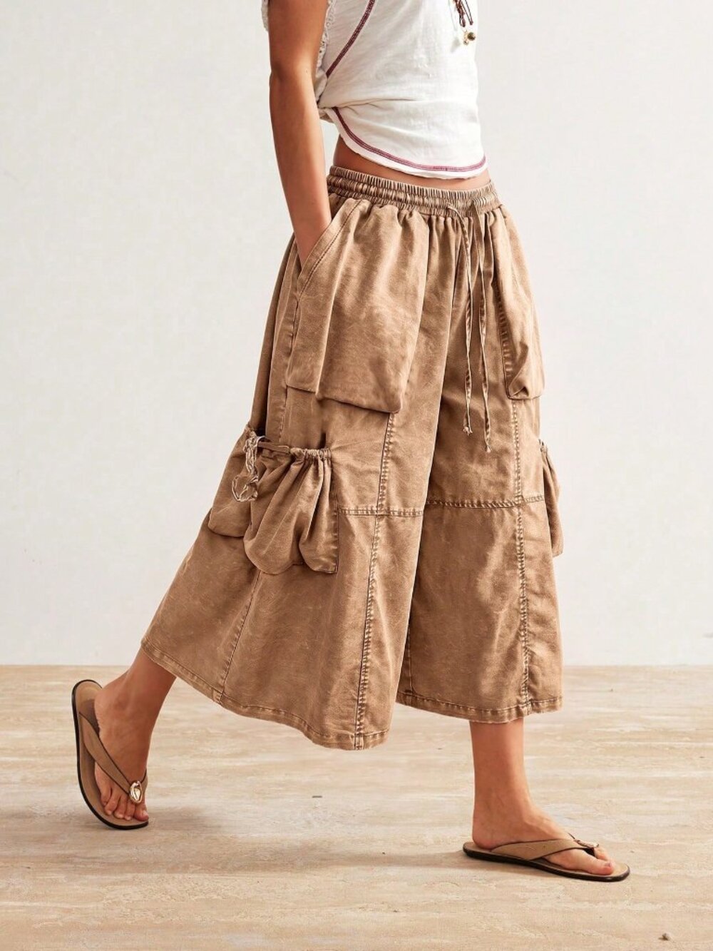Brown Casual Women's Woven Capri Length Pants